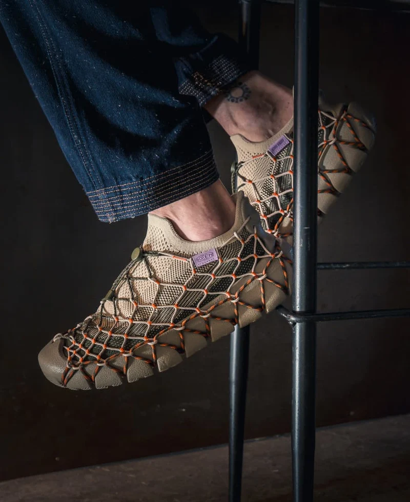 UNEEK 360 Henrik Vibskov Sneaker für Damen | Brindle/Scarlet Ibis