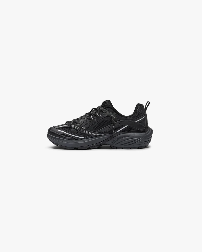 Storm Runner - Triple Black