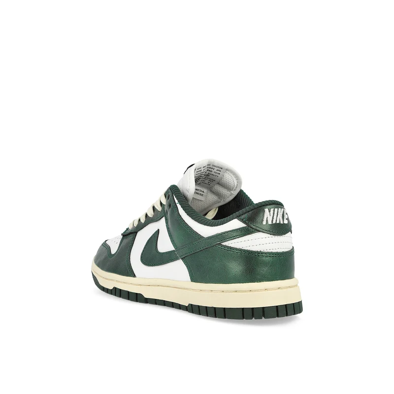 W Dunk Low