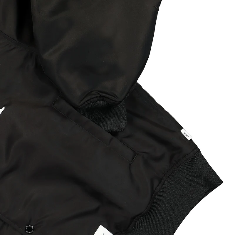 Team / Jacket / Nylon. Twill. League