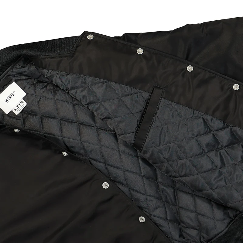 Team / Jacket / Nylon. Twill. League