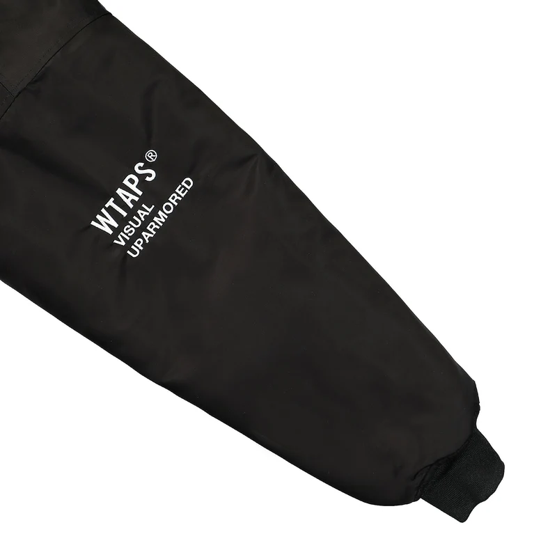 Team / Jacket / Nylon. Twill. League