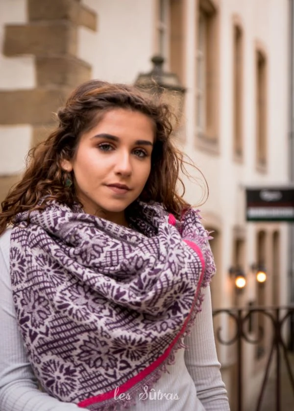 Les Sûtras Wool Scarf - Purple Lotus