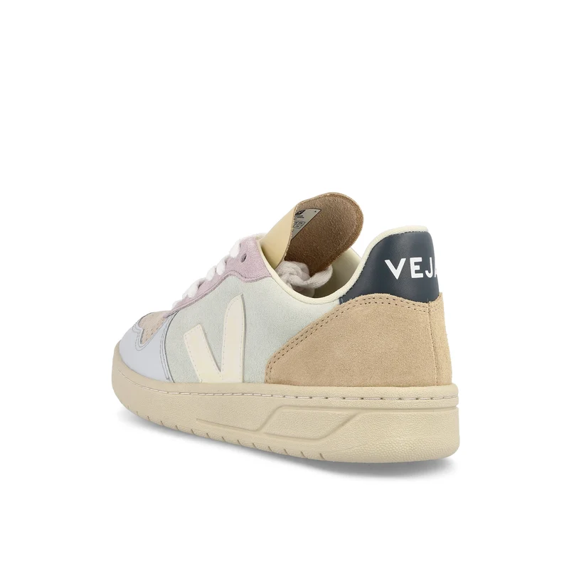 W V-10 Suede