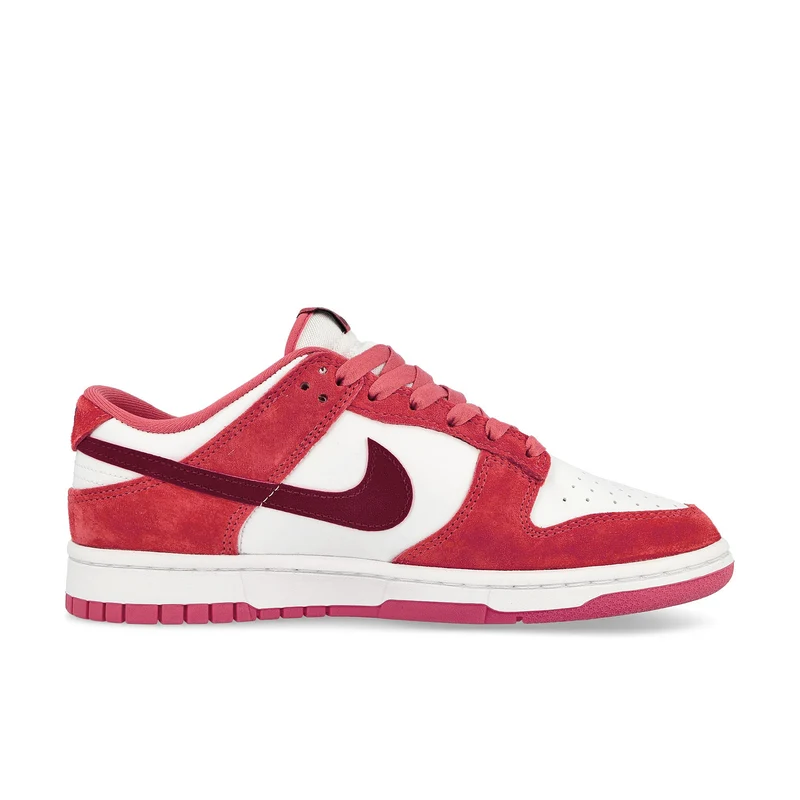 W Dunk Low
