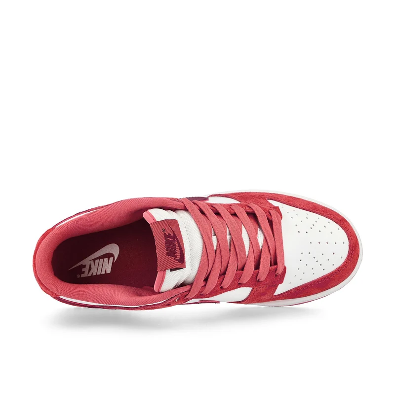 W Dunk Low