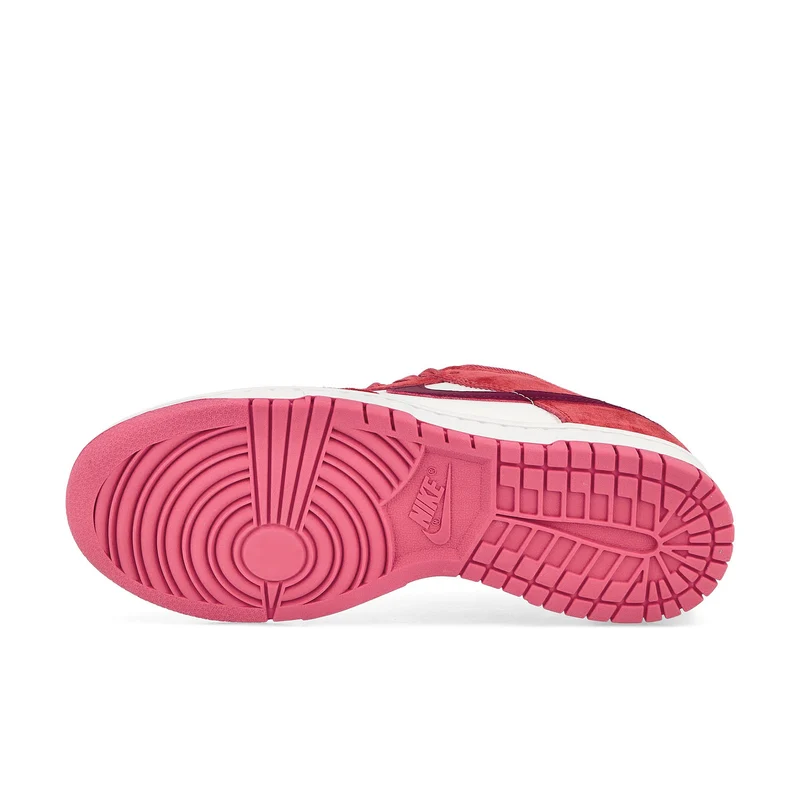 W Dunk Low