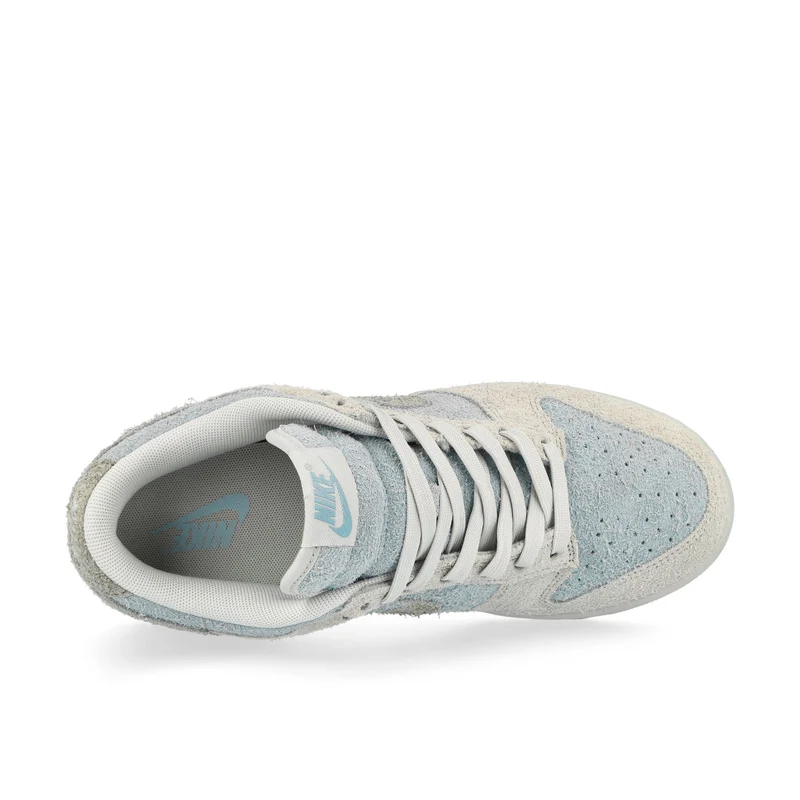 W Dunk Low