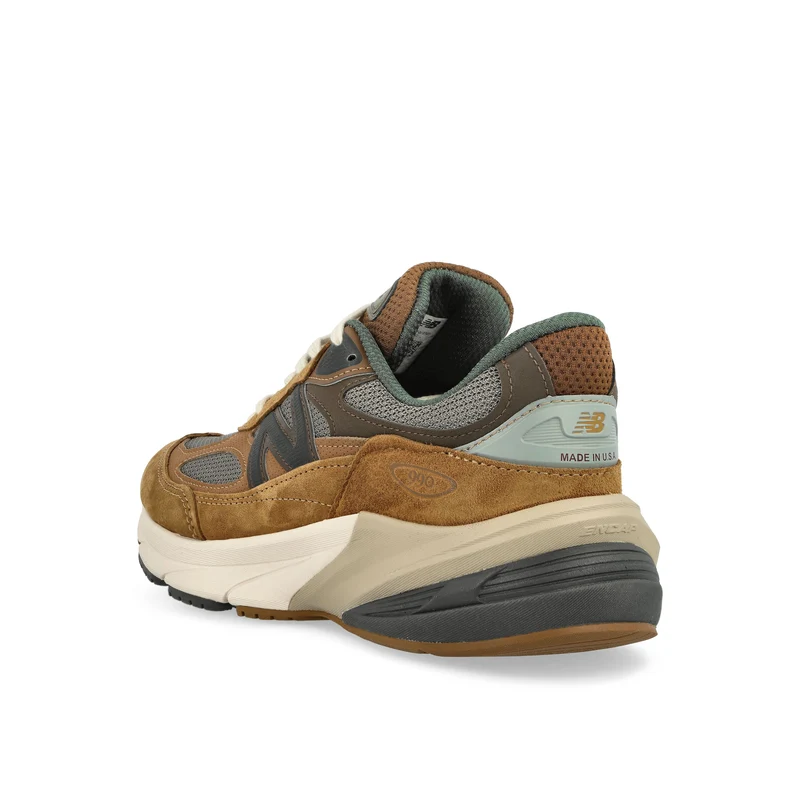 Carhartt WIP x New Balance M990CH6