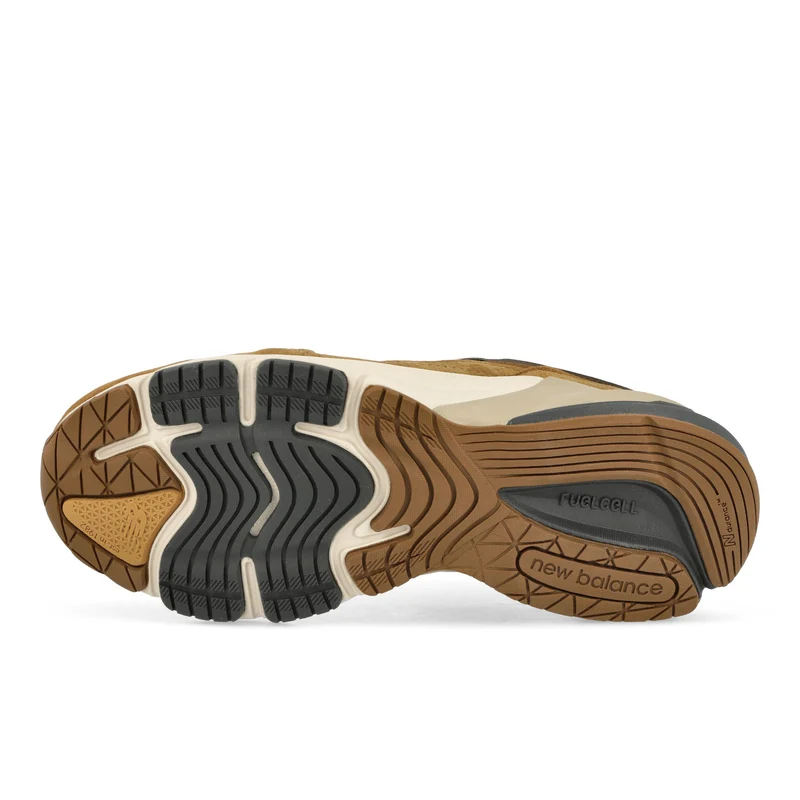 Carhartt WIP x New Balance M990CH6